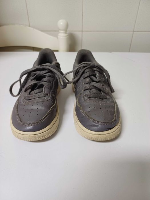 Ténis NIKE cinzentos Nº28