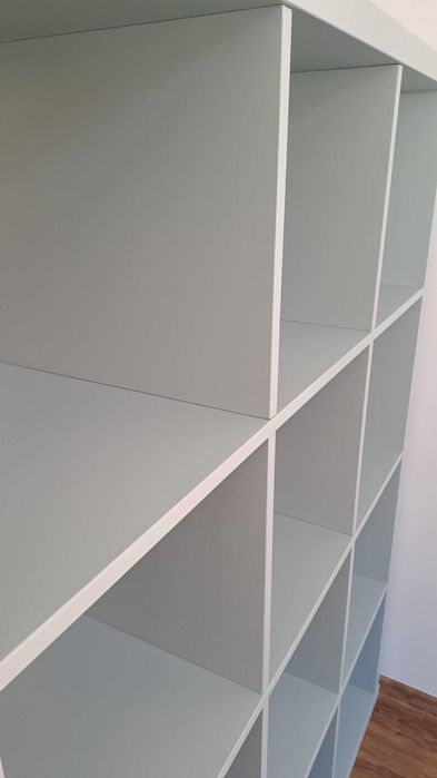 Regał IKEA KALLAX 147 × 147 cm – odmalowany, stan bardzo dobry