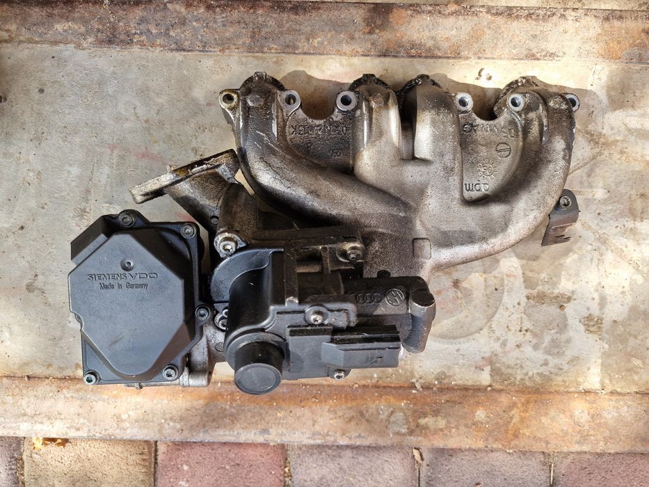 Впускний колектор 03G129713K Volkswagen Passat B6 B7 Golf 5 6 Touran