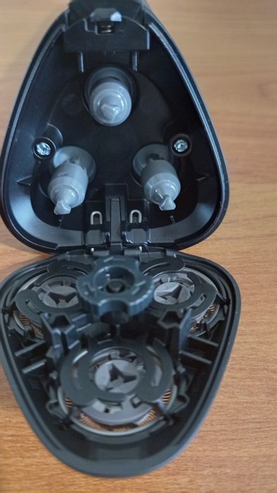 Електробритва Philips 1000+чохол.