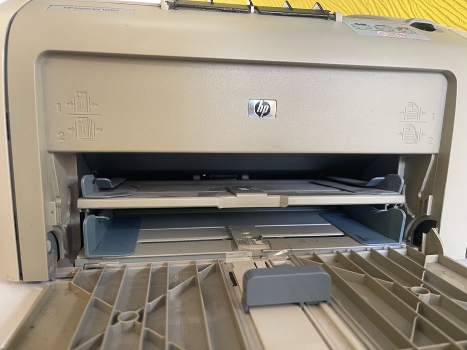 HP LaserJet 1020 лазерний принтер робочий