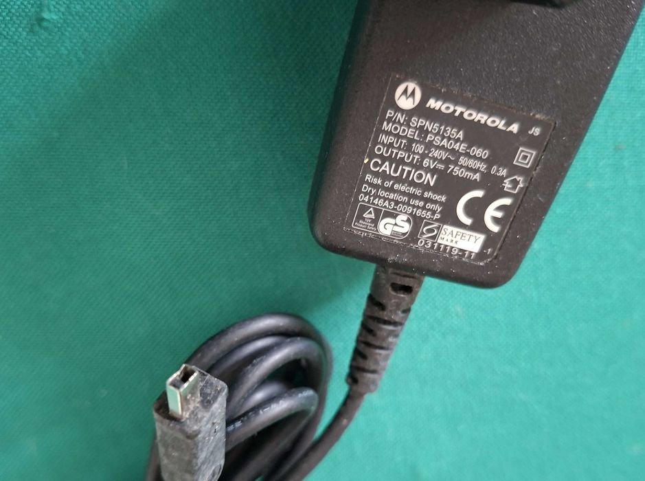 Carregador antigo Motorola SPN5135A, para telemóvel