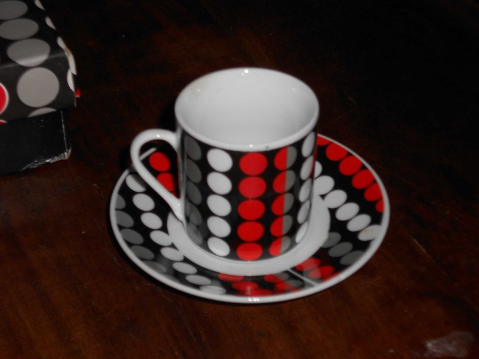 Conjunto chavenas de café com pires - Novo - 4 chavenas