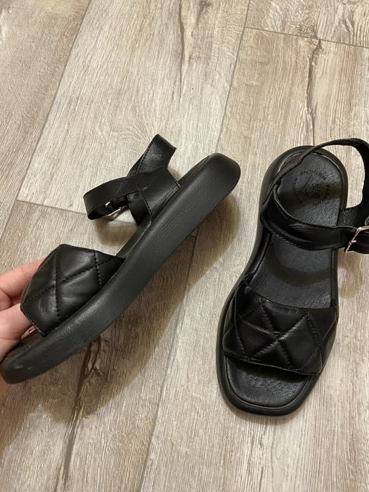 Босоніжки шкіряні, 36-37 розмір, більше на 36 мені не підійшли по розм