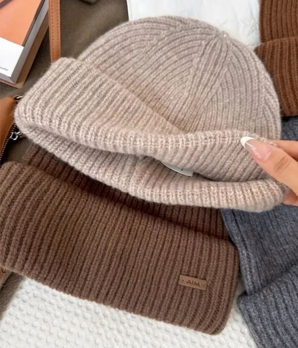 Жіноча зимова тепла шапка бежева.Нова.