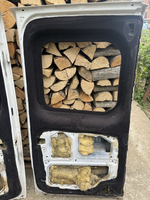 Продаються двері з автомобіля марки "Opel Vivaro"