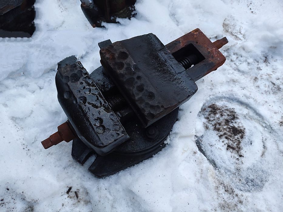 Продам тиски состояние на фотографиях