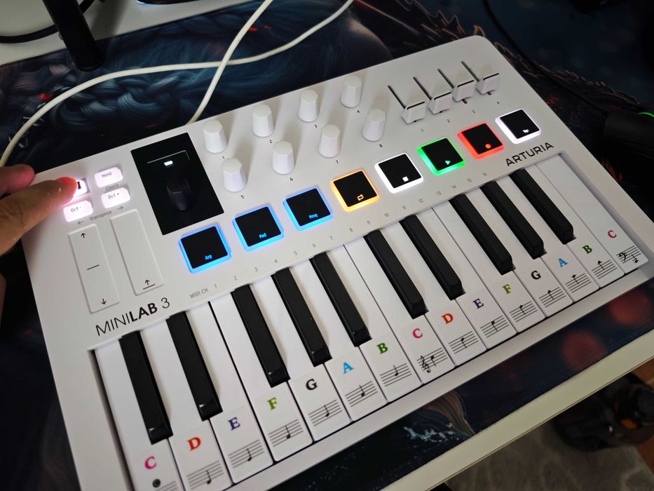 Teclado MIDI Arturia MiniLab 3 + Auscultadores OneOdio Pro10