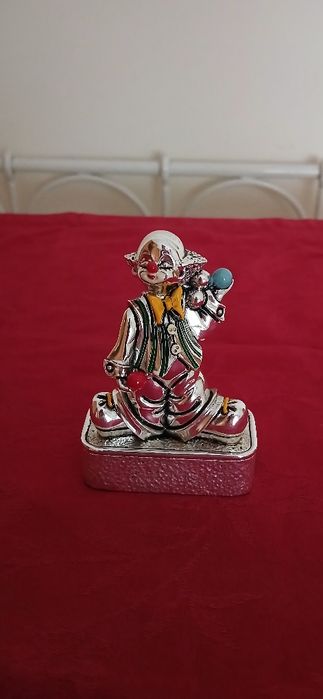 Palhaço de prata laminada com afia-lápis