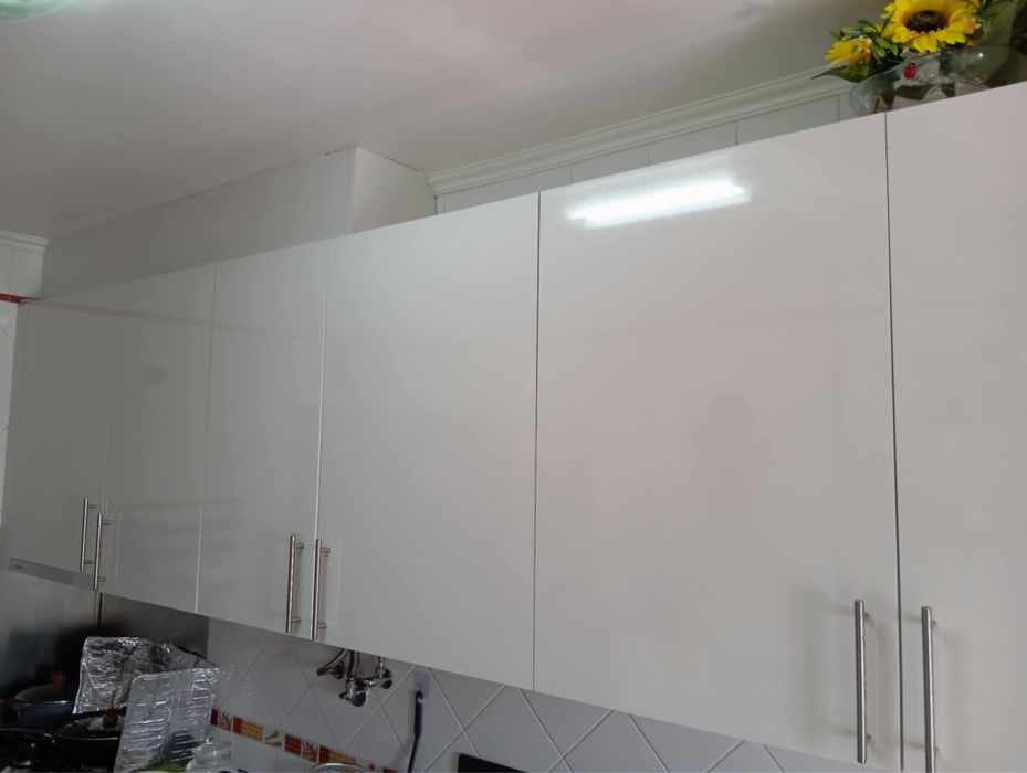 Armário de cozinha com 7 portas