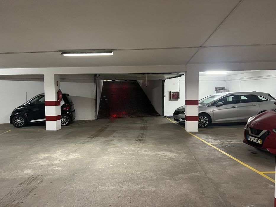 Arrende-se lugar de garagem