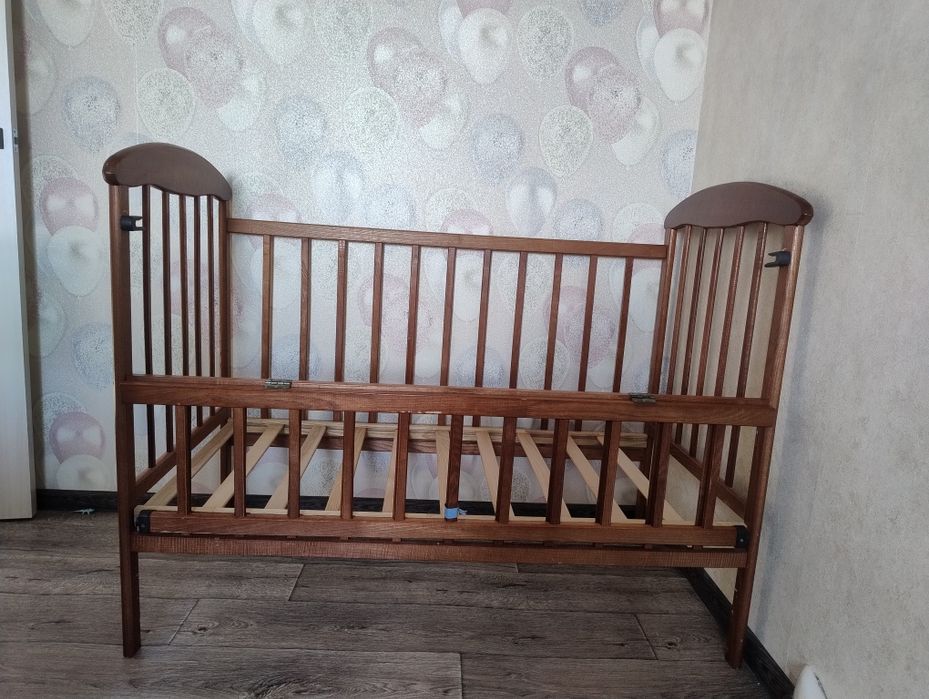 Дитяче ліжко з матрацом