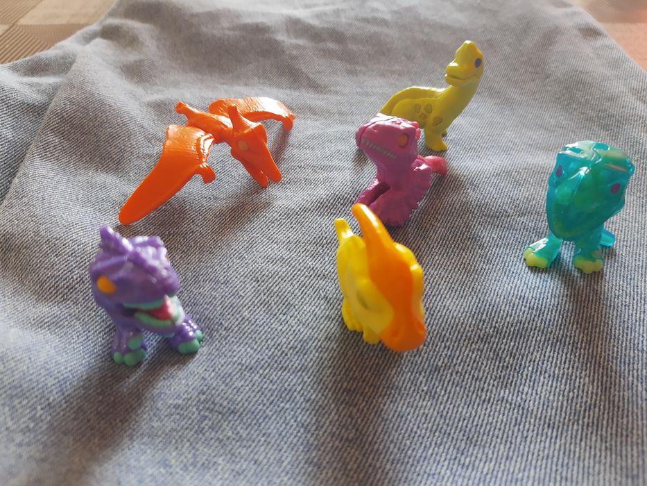 Figurki dinozaurów