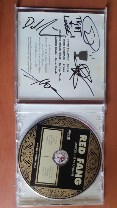 Red Fang - Murder The Mountains z autografami zespołu