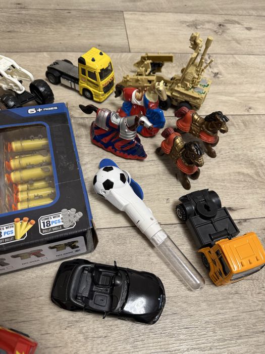 Набір іграшок для хлопчика пістолет hot wheels