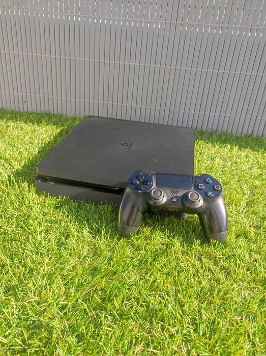 PS4 Slim + Comando
