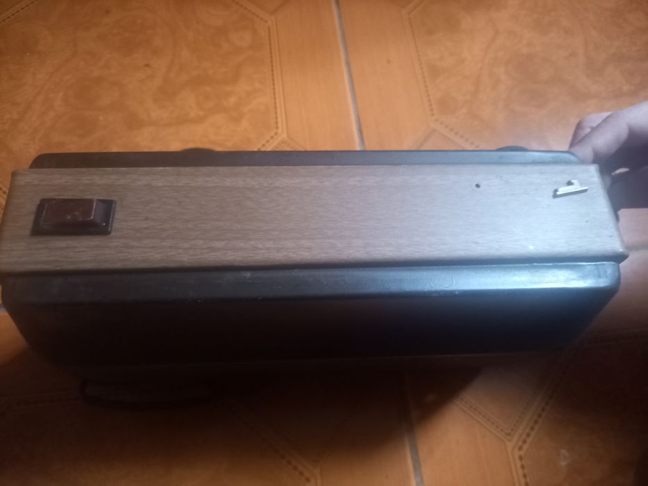 Relugador de tensão elétrica