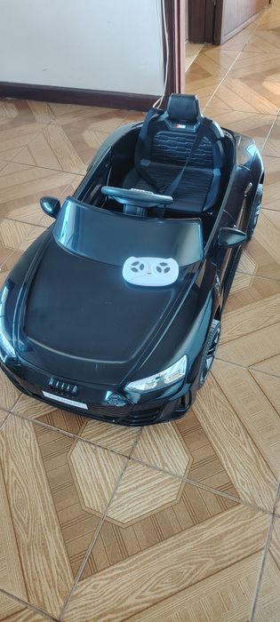 Vendo carro de criança a bateria comando como novo