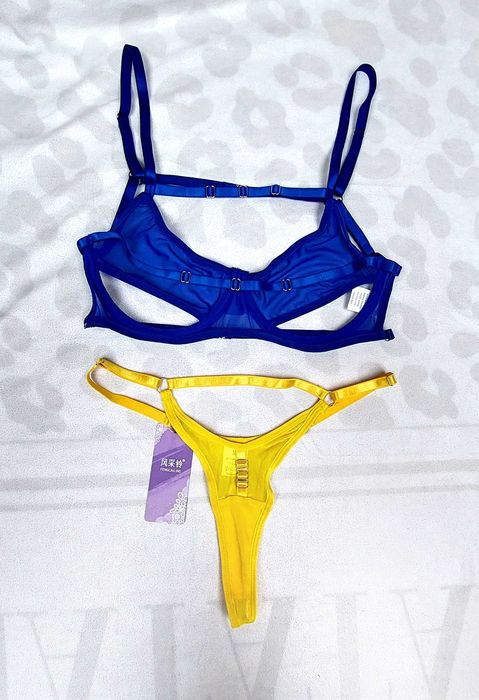 bielizna erotyczna sexy wycięcia paseczki fiszbiny półotwarta miseczka