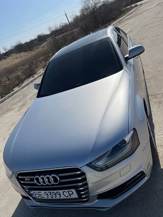 Автомобіль Audi a4