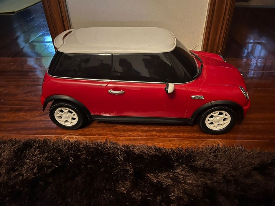 Carro Mini Cooper vermelho