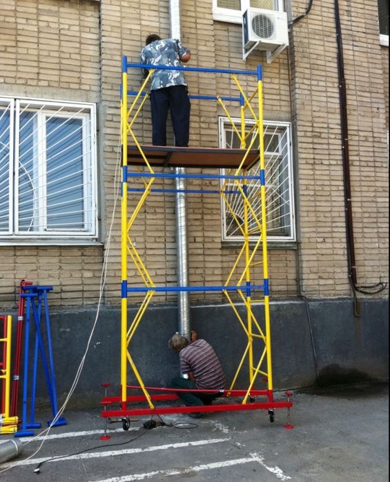 Продаж б/у тури вишка тура риштування 1.2 на 2м на колесах вышка  тура