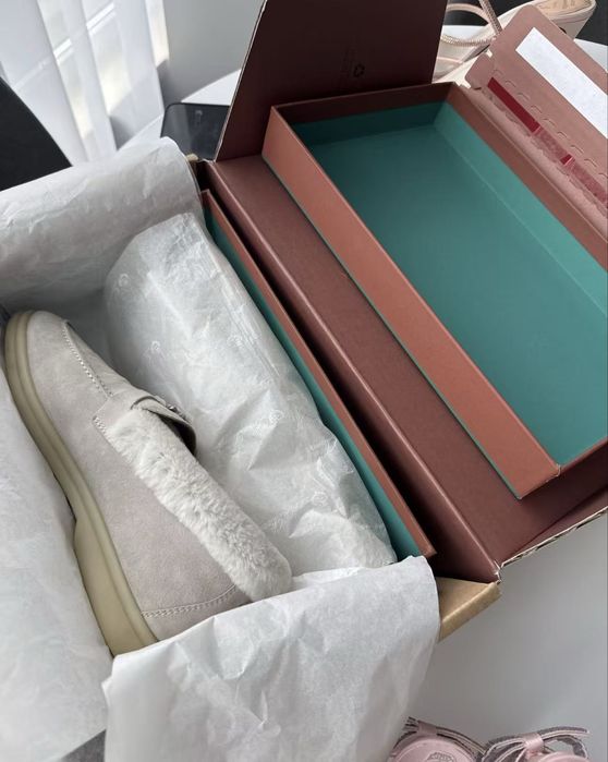 Loro Piana меховые лоферы . Стелька 25.5. Полный 39й размер.