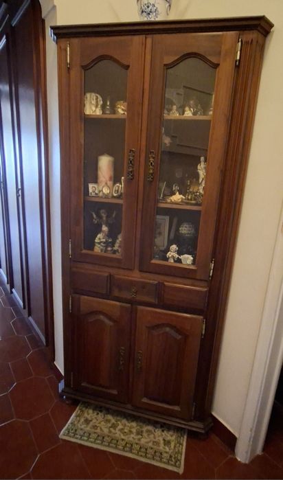 Armário de canto de estilo clássico