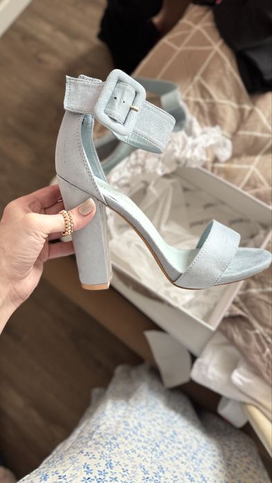 Босоножки голубые