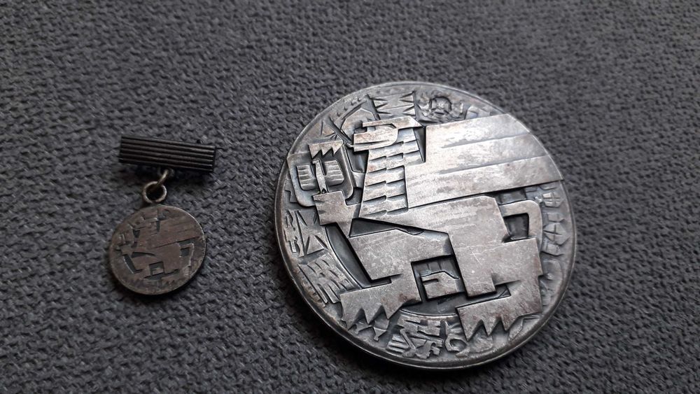 medal Zasłużonym Ziemi Gdańskiej z miniaturką