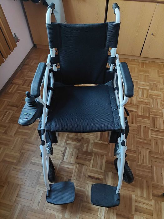 Wózek inwalidzki elektryczny AT52304