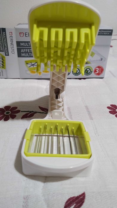 Multi-cortador, para ovos, fruta, legumes, com vários acessórios.