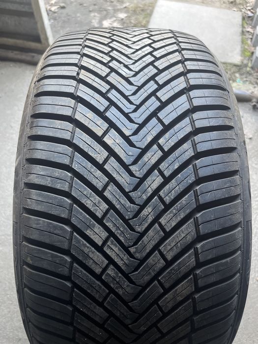 245/40/18 Continetal AllSeasonContact idealny stan 7mm 2023 1szt