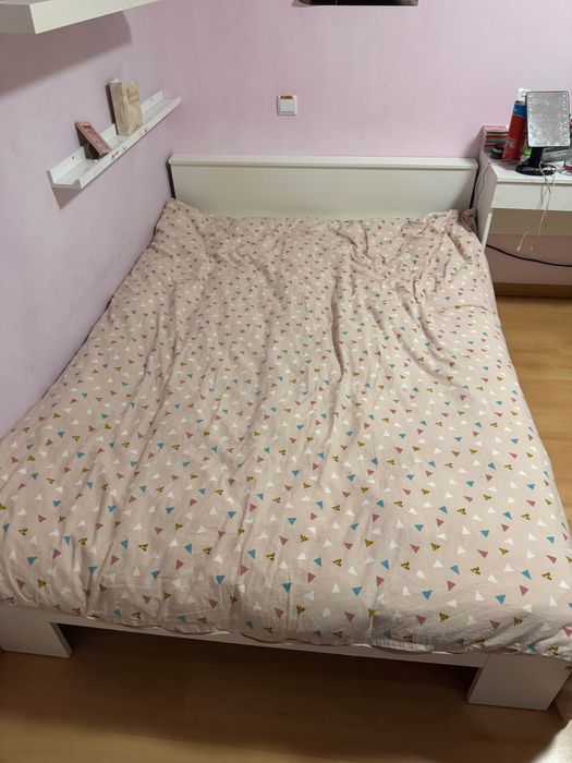 Cama branca ikea 1,40 com estrado