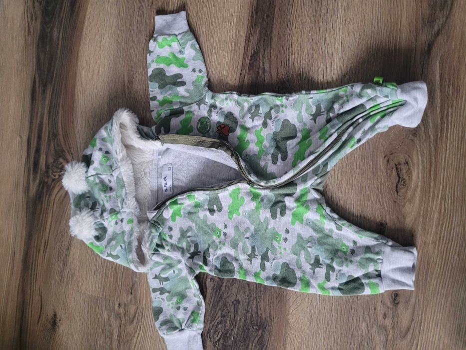 Szary kombinezon w zielony wzór moro z kapturem,  pajac, 5.10.15