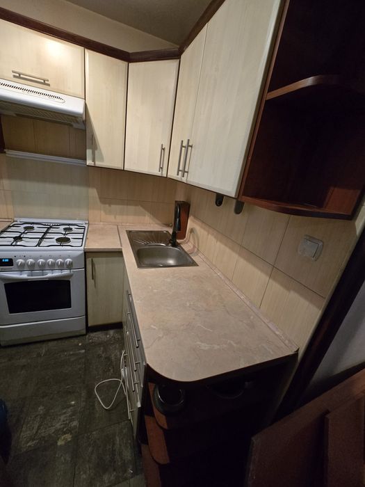 Sprzedam zestaw mebli i kuchenke