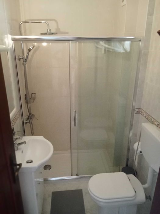 Quarto com casa de banho privativa a alugar no Algarve em Alvor (Portimao)