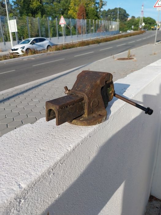 Torno de bancada marca Oliva