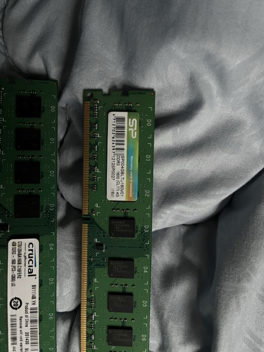 Продам оперативну память ddr3(дві по 4гб і одна 2гб)