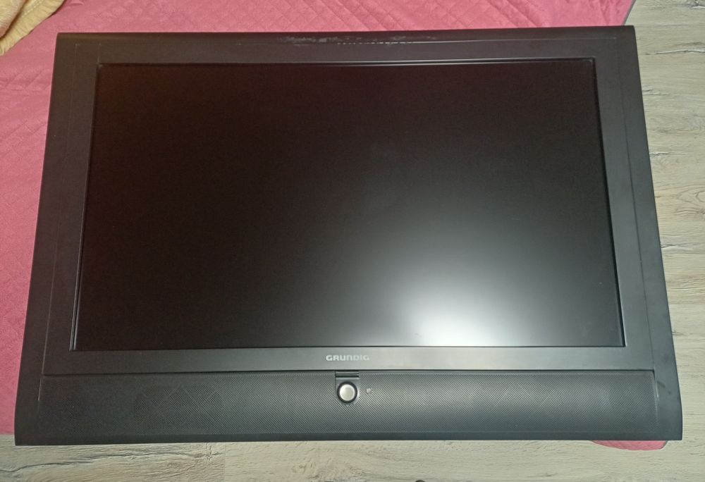 Telewizor Grundig 32" + hak na ścianę. POLECAM