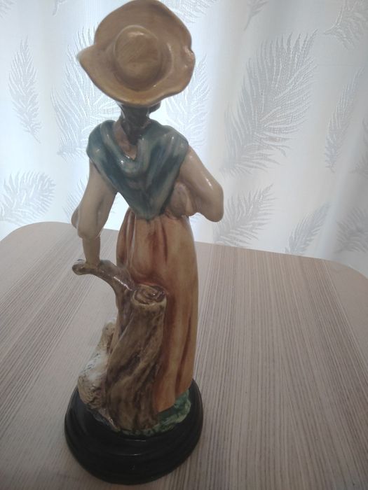 Shepherdess Figurine434037880720599042