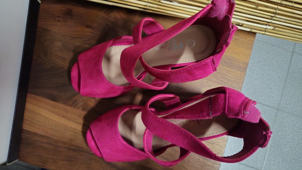 Sandálias cor de rosa