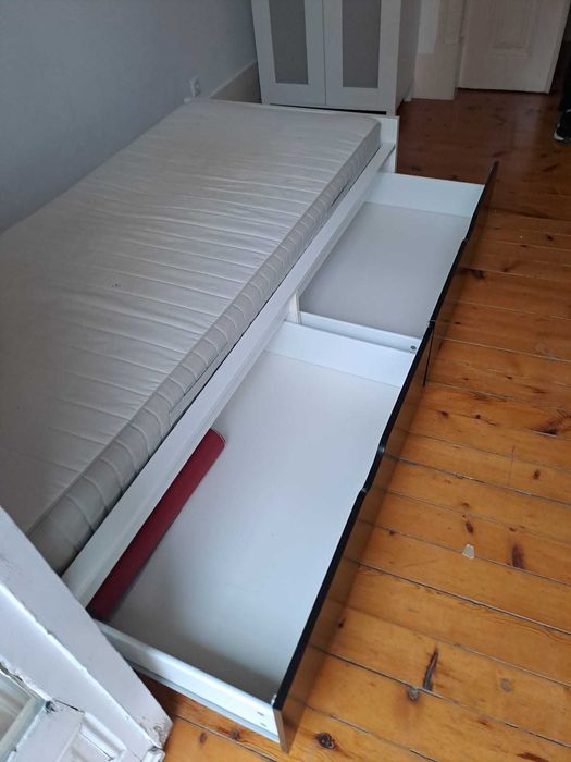 Cama solteiro com gavetas de arrumação ikea