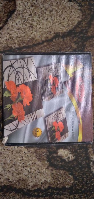 Продам  набор тарелок в коробке