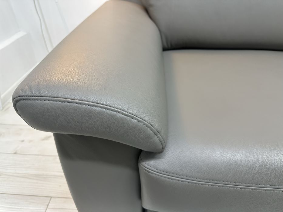 Розкладний,шкіряний куточок з Європи