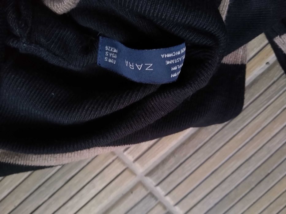 Ciemny golf z wysoką stójką Zara S