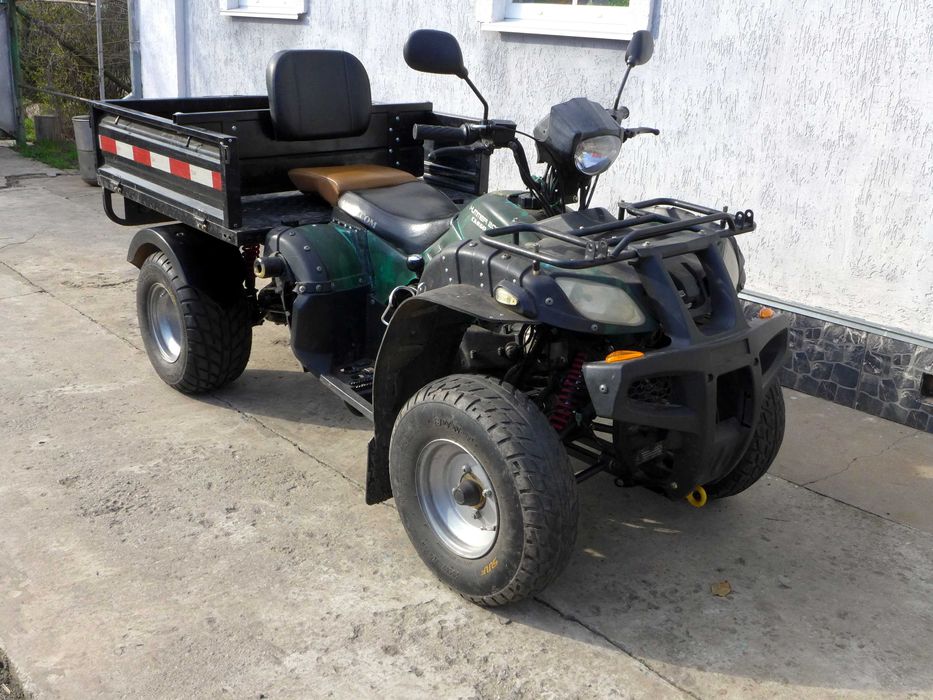 Вантажний квадроцикл