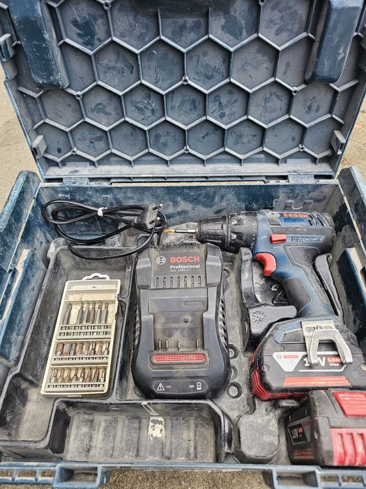 Wkrerarka Bosch 18v, baterie x2,ładowarka, L-BOXX, bity