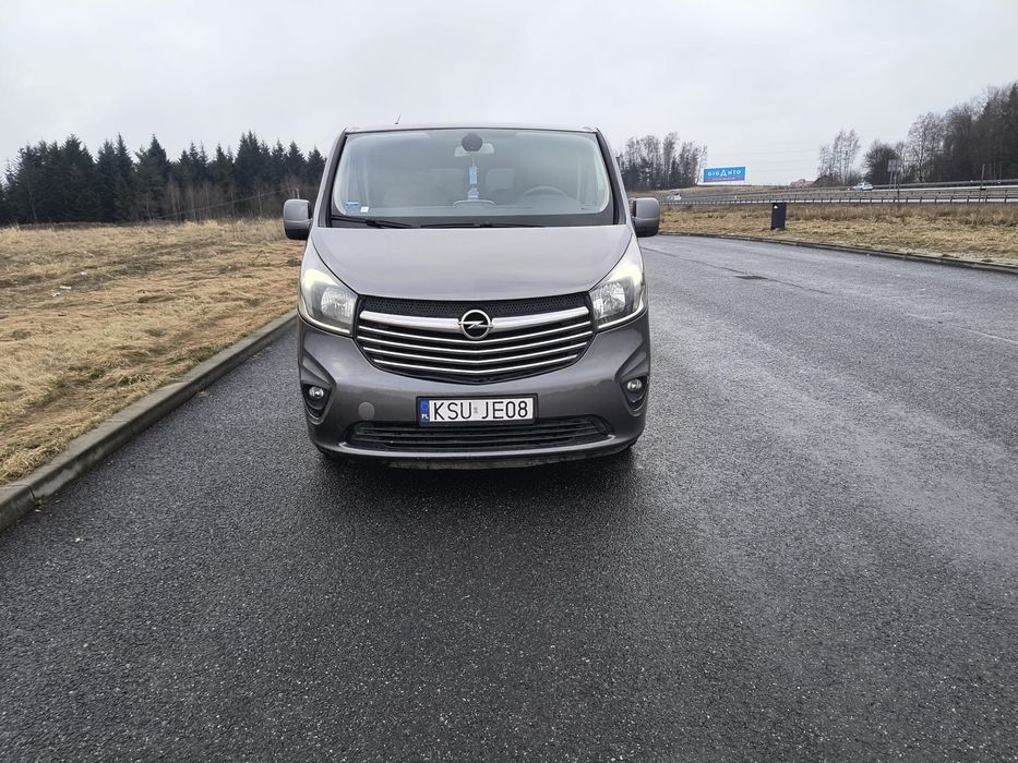 Opel Vivaro 2015 rok 8-osobowy