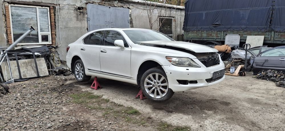 Lexus LS460 разбор